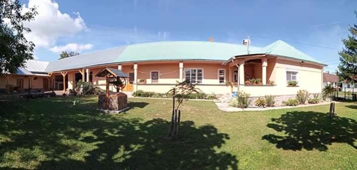 膳宿费 Sprencz Családi Major