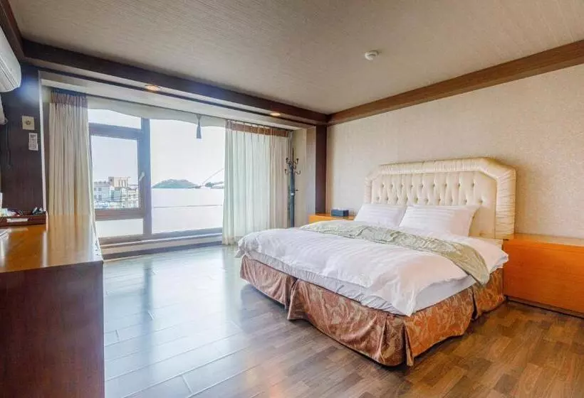 Taean Beach Resort Pension