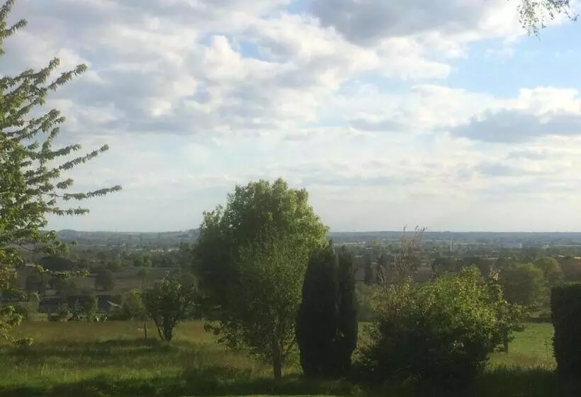 Aamiaismajoitus (B&B) La Chambre Montbrault