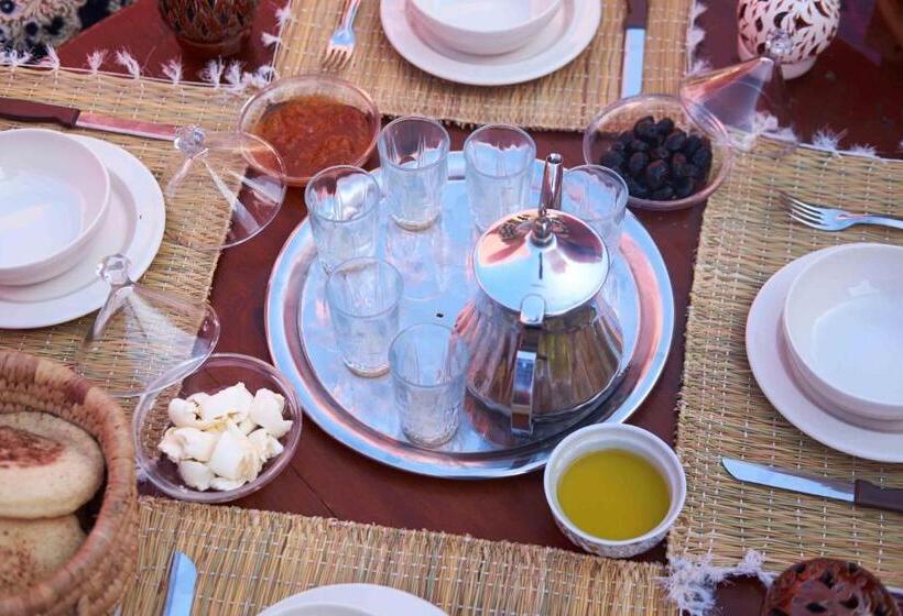 تختخواب و صبحانه Olympe Surf & Yoga