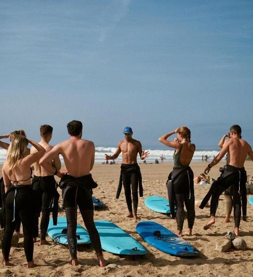 تختخواب و صبحانه Olympe Surf & Yoga