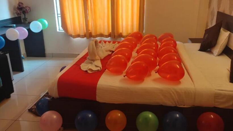 Отель Blue Bell Near Care Hospital Lift Wifi Facilities Best Selling & Best Choice Of Travellers By Morser