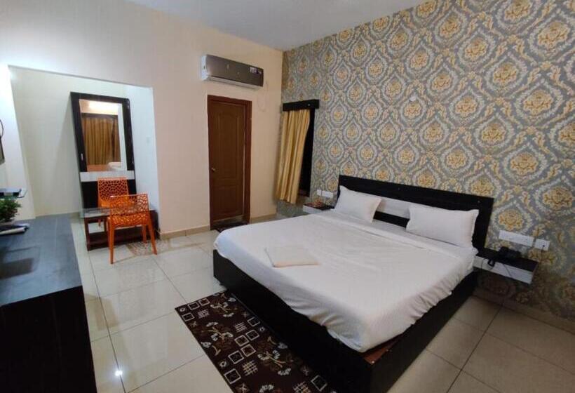 Отель Blue Bell Near Care Hospital Lift Wifi Facilities Best Selling & Best Choice Of Travellers By Morser