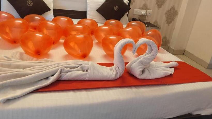 Отель Blue Bell Near Care Hospital Lift Wifi Facilities Best Selling & Best Choice Of Travellers By Morser