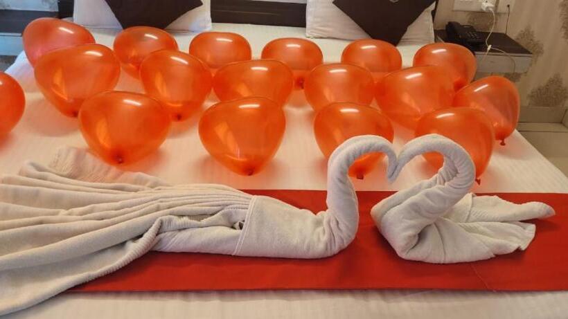 Отель Blue Bell Near Care Hospital Lift Wifi Facilities Best Selling & Best Choice Of Travellers By Morser