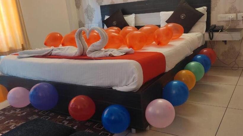 Отель Blue Bell Near Care Hospital Lift Wifi Facilities Best Selling & Best Choice Of Travellers By Morser