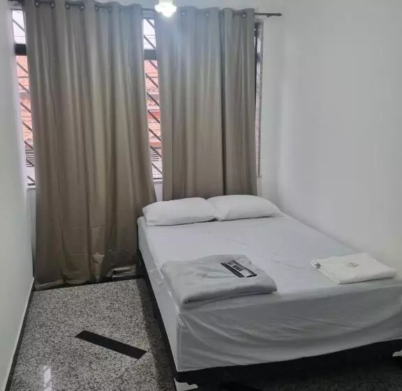 ホテル Hostel Anprado 5