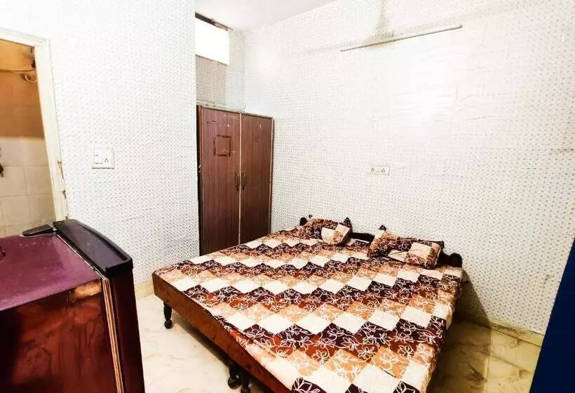 ホテル Kamal Villa    Lpu Green Velly    Super Deluxe Rooms