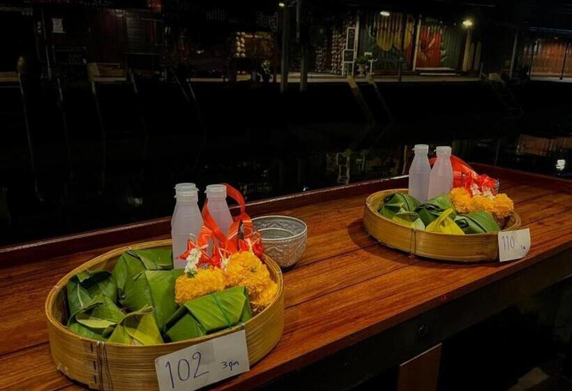 ホテル Thanicha Resort Amphawa