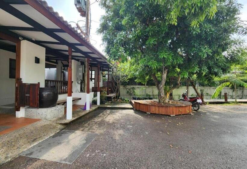 ホテル Thanicha Resort Amphawa