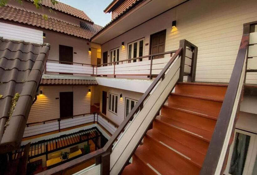 ホテル Thanicha Resort Amphawa