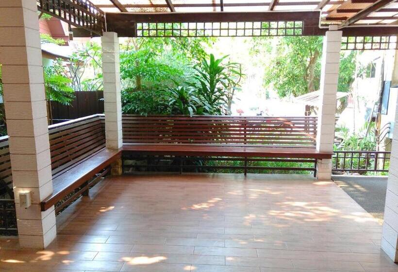 ホテル Thanicha Resort Amphawa