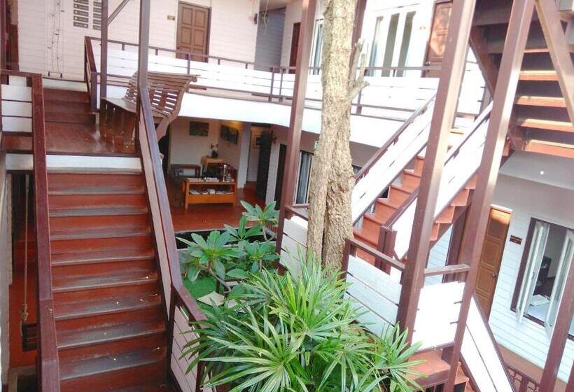 ホテル Thanicha Resort Amphawa