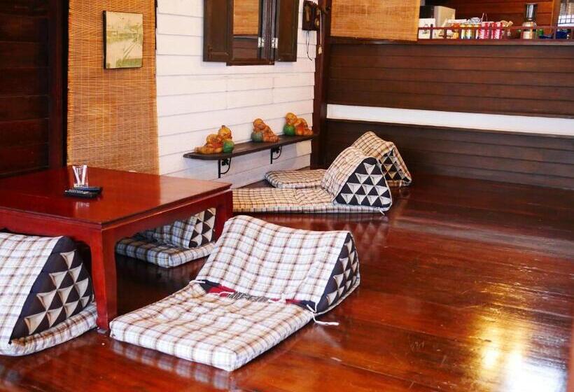 ホテル Thanicha Resort Amphawa