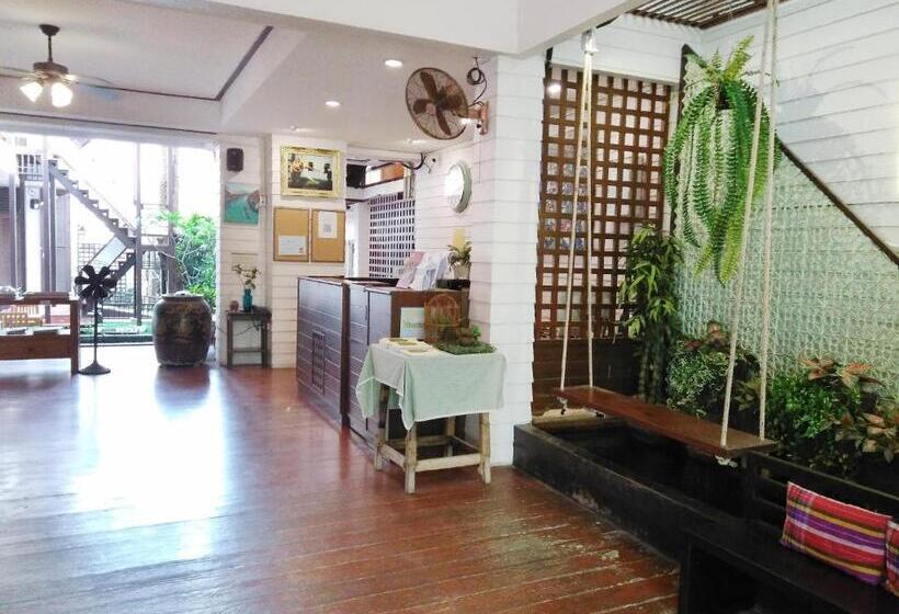 ホテル Thanicha Resort Amphawa