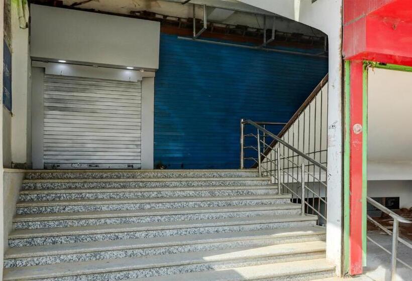 Oyo Hotel Crystal Inn