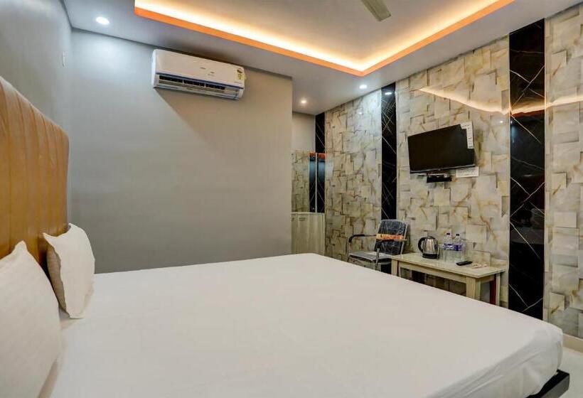 Oyo Hotel Crystal Inn