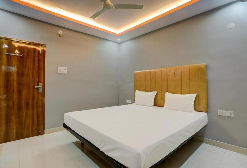 Oyo Hotel Crystal Inn