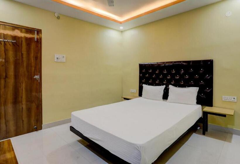 Oyo Hotel Crystal Inn