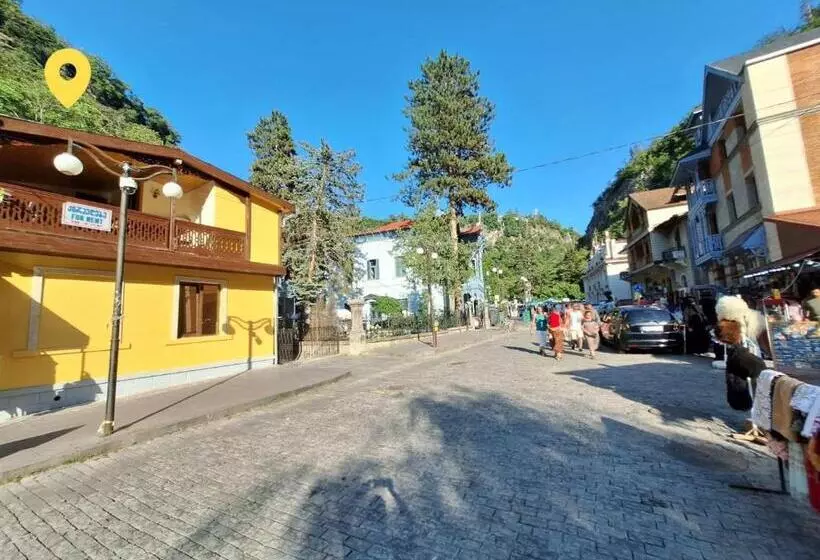 پانسیون Alongside Park Borjomi