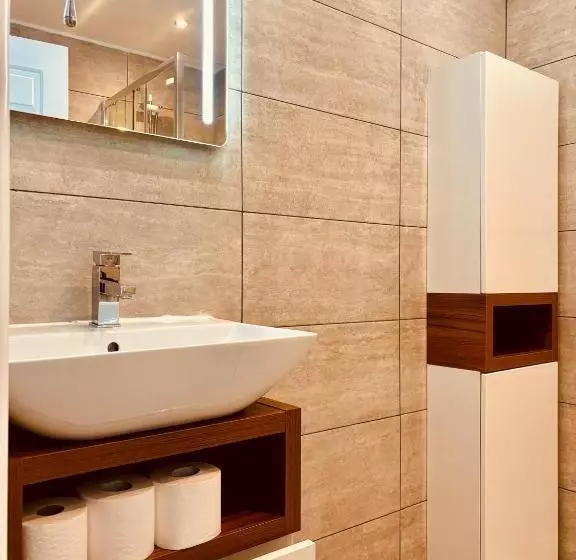 ペンション Robert House