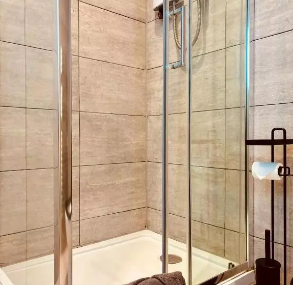 ペンション Robert House