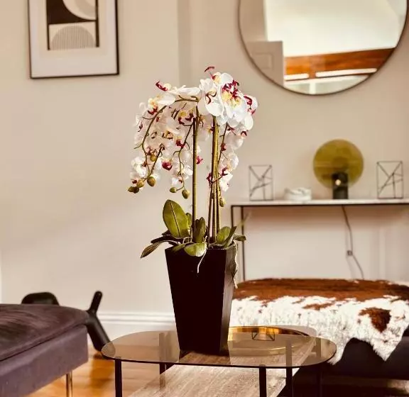 ペンション Robert House