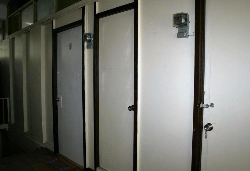 8th Street Guesthouse  Hostel