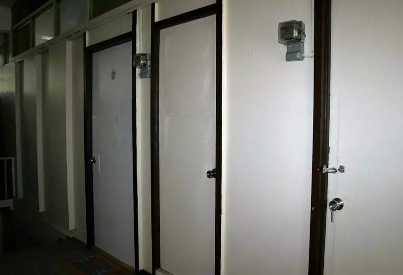 8th Street Guesthouse  Hostel