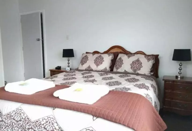 Aamiaismajoitus (B&B) Airport Silver Fern Accommodation