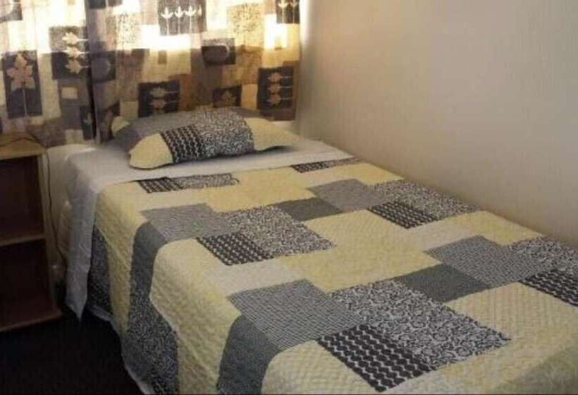 مبيت وإفطار Airport Silver Fern Accommodation