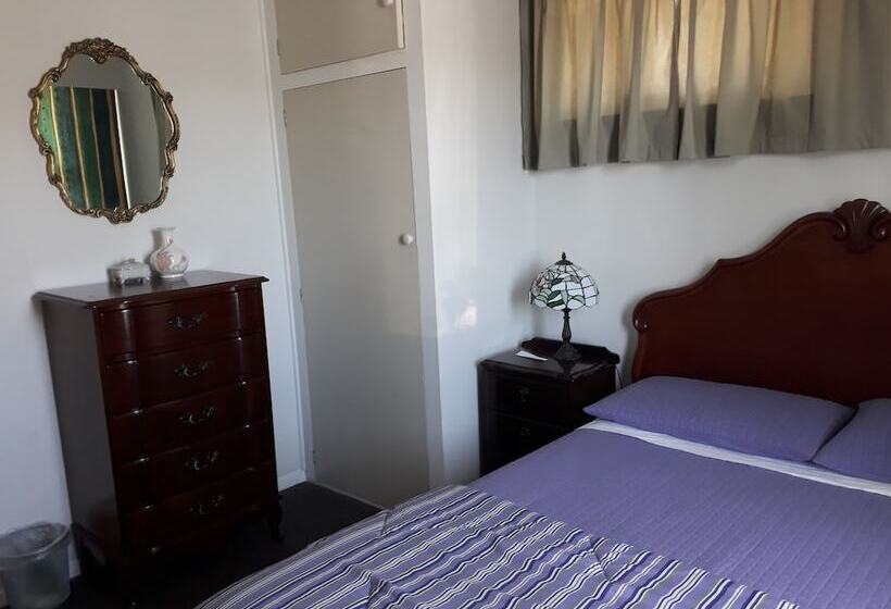 مبيت وإفطار Airport Silver Fern Accommodation