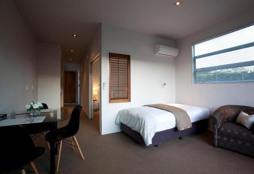 Broadway Motel & Miro Court Villas