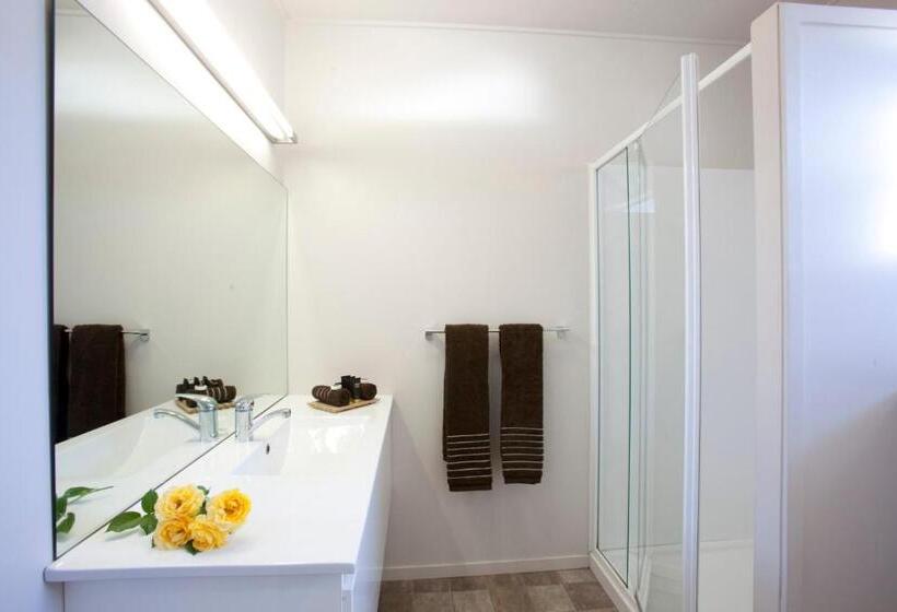 Broadway Motel & Miro Court Villas