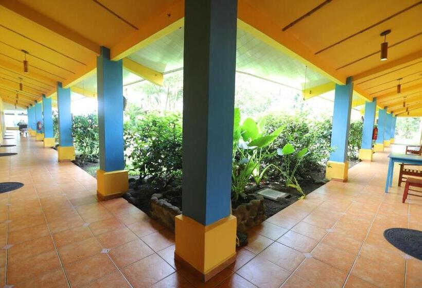 فندق Las Lajas Beach Resort