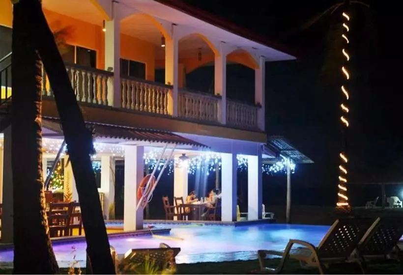 ホテル Las Lajas Beach Resort