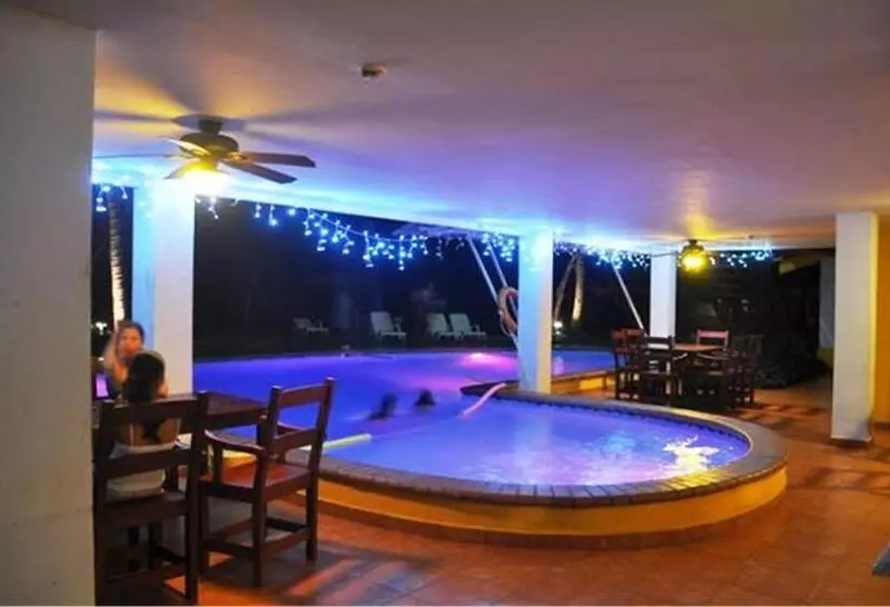 ホテル Las Lajas Beach Resort