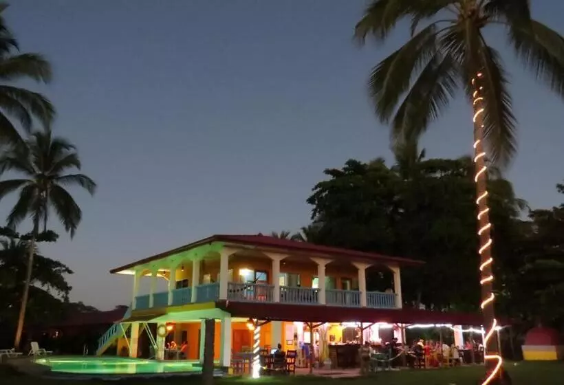ホテル Las Lajas Beach Resort