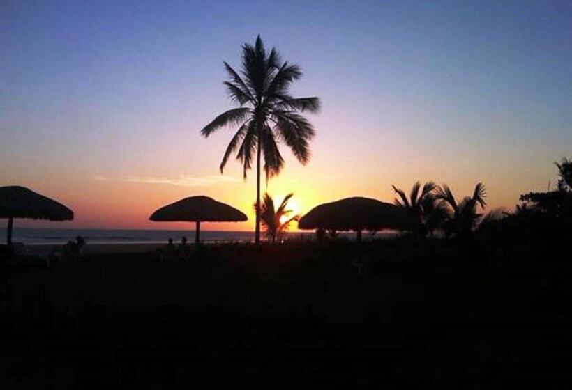 فندق Las Lajas Beach Resort