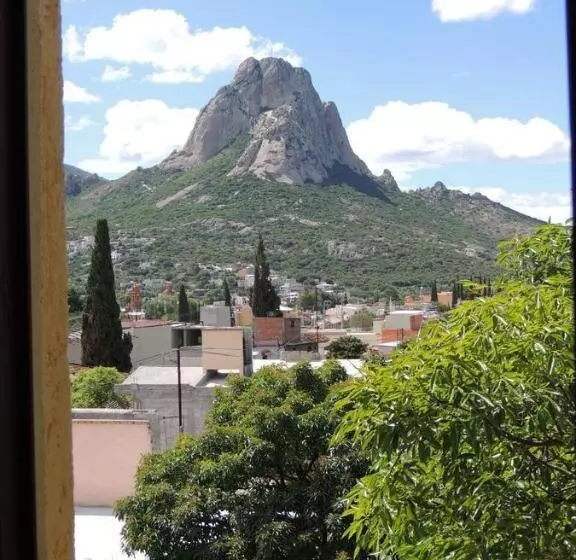 ホテル Plaza Bernal