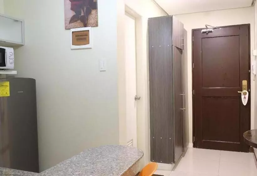 ホテル Zen Rooms Malate Robinsons