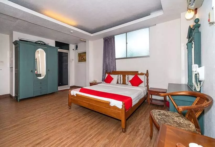 ホテル Holiday Park By Oyo Rooms