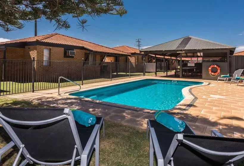 هتل Geraldton's Ocean West