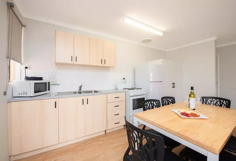 هتل Geraldton's Ocean West