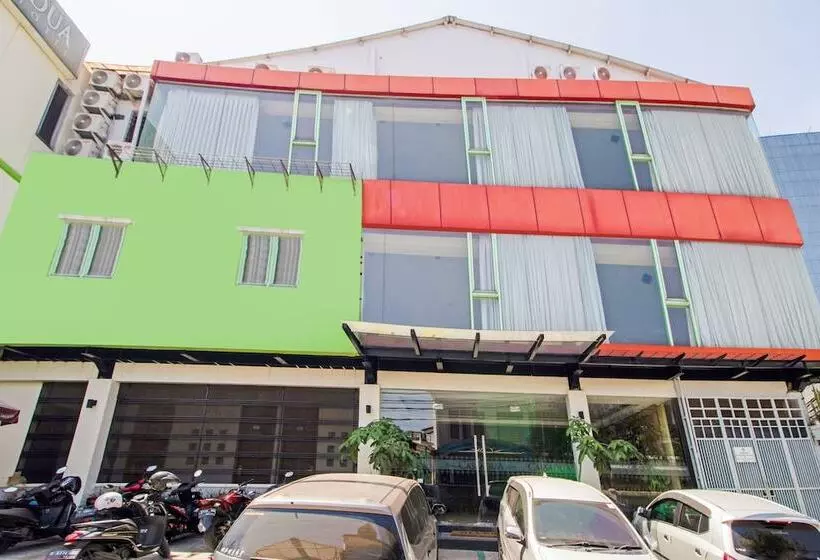 ホテル Oyo 3753 Cassa Dua