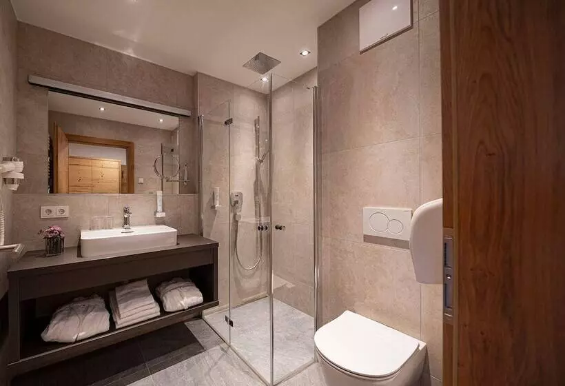 Lakeside Luxury Apartments