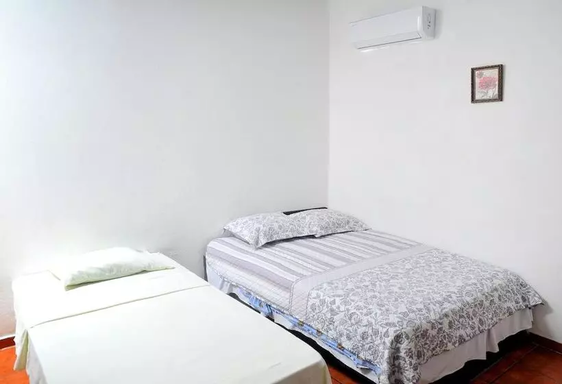 تختخواب و صبحانه Downtown By The Sea Inn