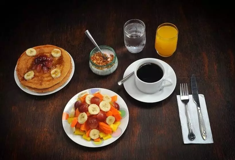 تختخواب و صبحانه Downtown By The Sea Inn