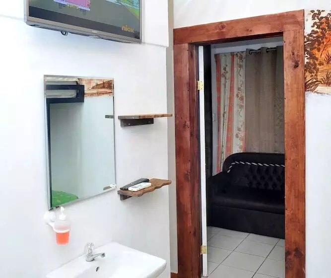 تختخواب و صبحانه Downtown By The Sea Inn