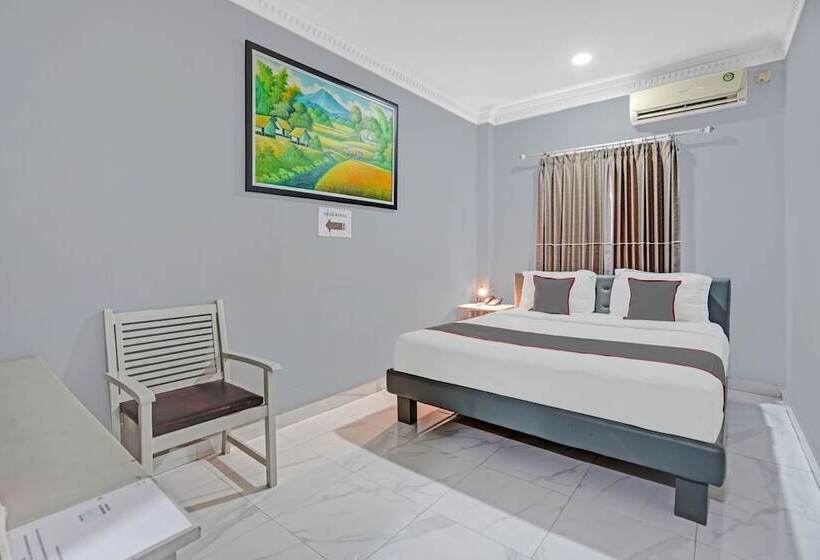 Отель Collection O 90783 Probolinggo Homestay